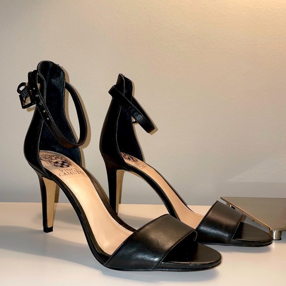 Vince Camuto Shoes - Vince Camuto Court black strap sandals